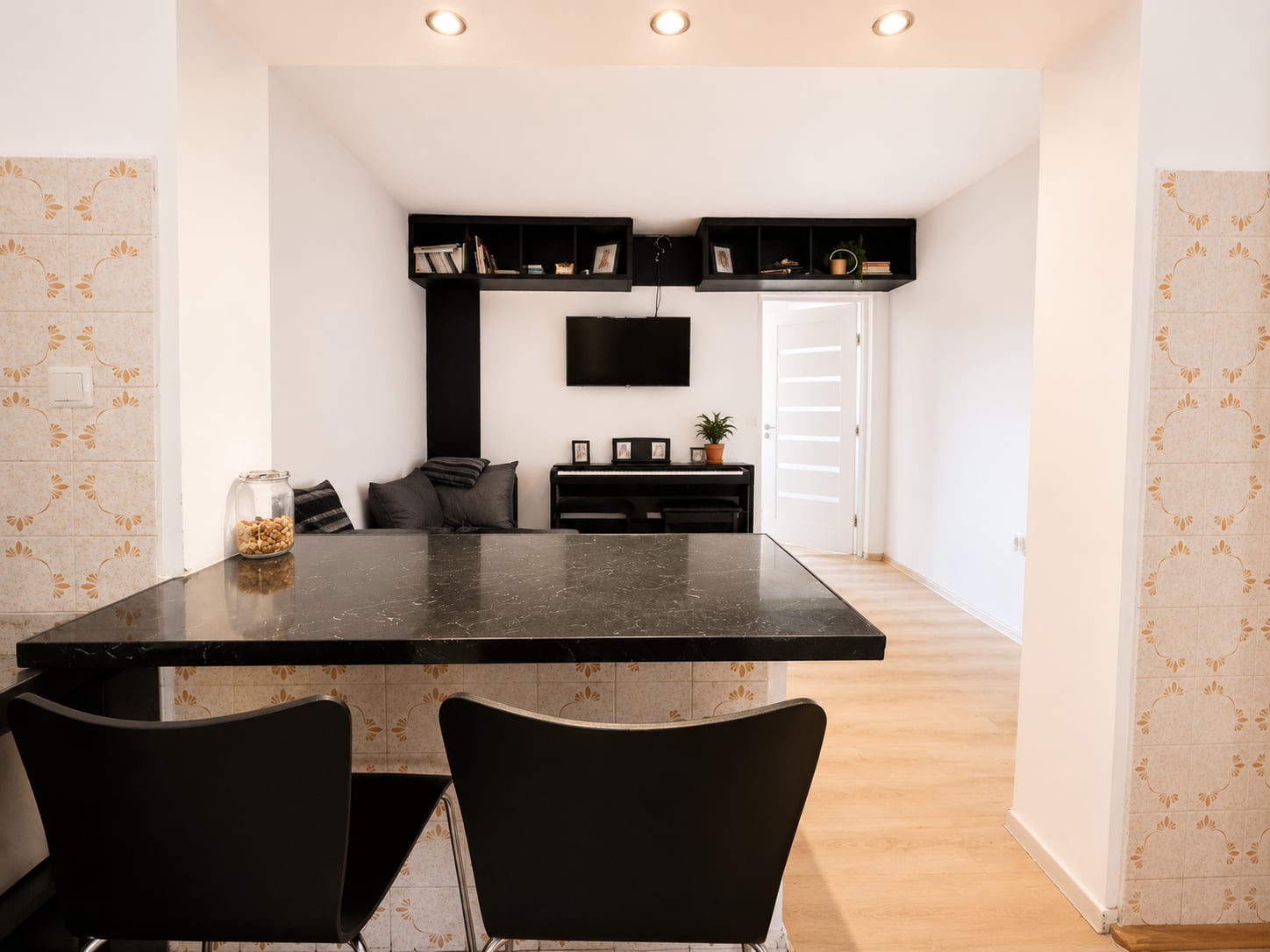 Apartament 4 camere în vilă – Zamca, str. Narciselor | Etaj 1, intrare separată - foto 2