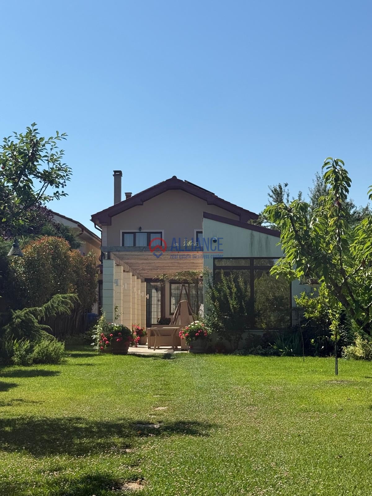 Vilă P+1 renovată complet în Cumpăna, teren 800 mp, garaj, șemineu și foișor - foto 3