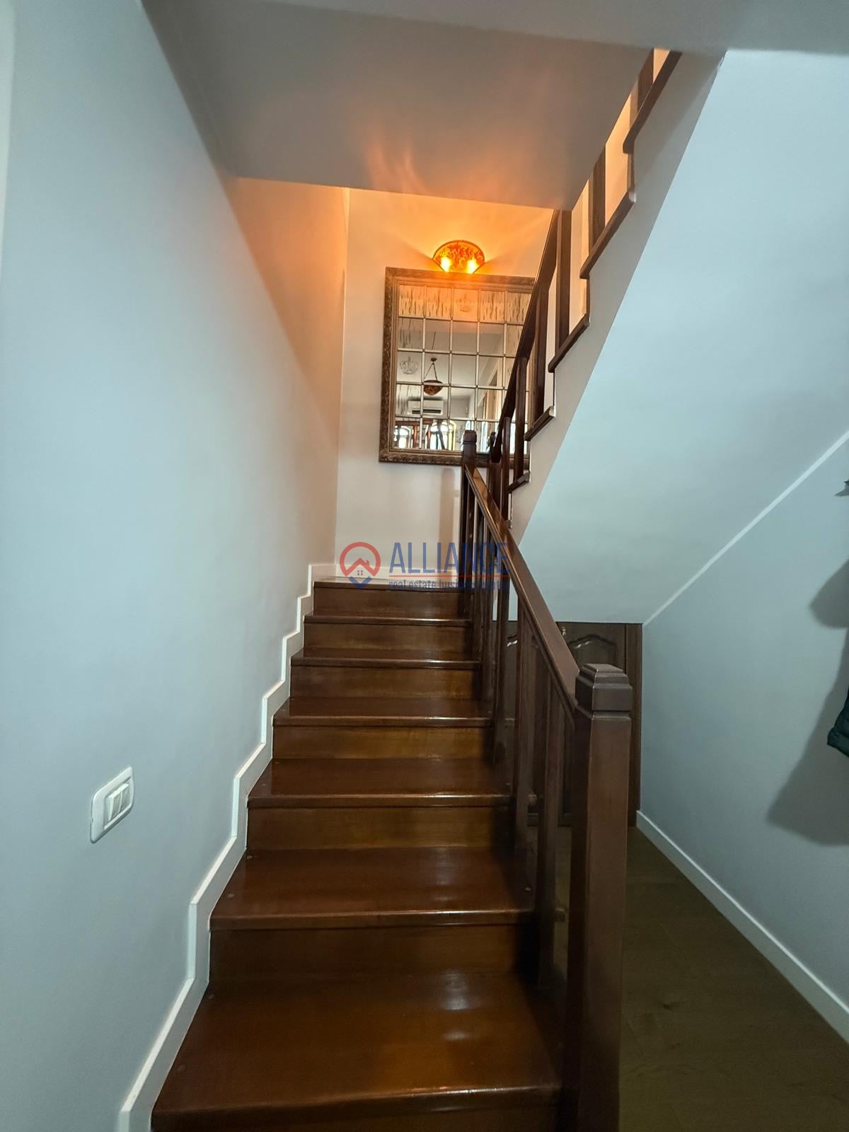Vilă P+1 renovată complet în Cumpăna, teren 800 mp, garaj, șemineu și foișor - foto 13