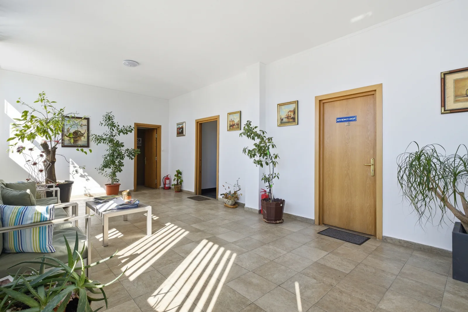 FALEZA NORD cladire multifunctionala 4600 mp cu acces din Bdul Mamaia! - foto 19