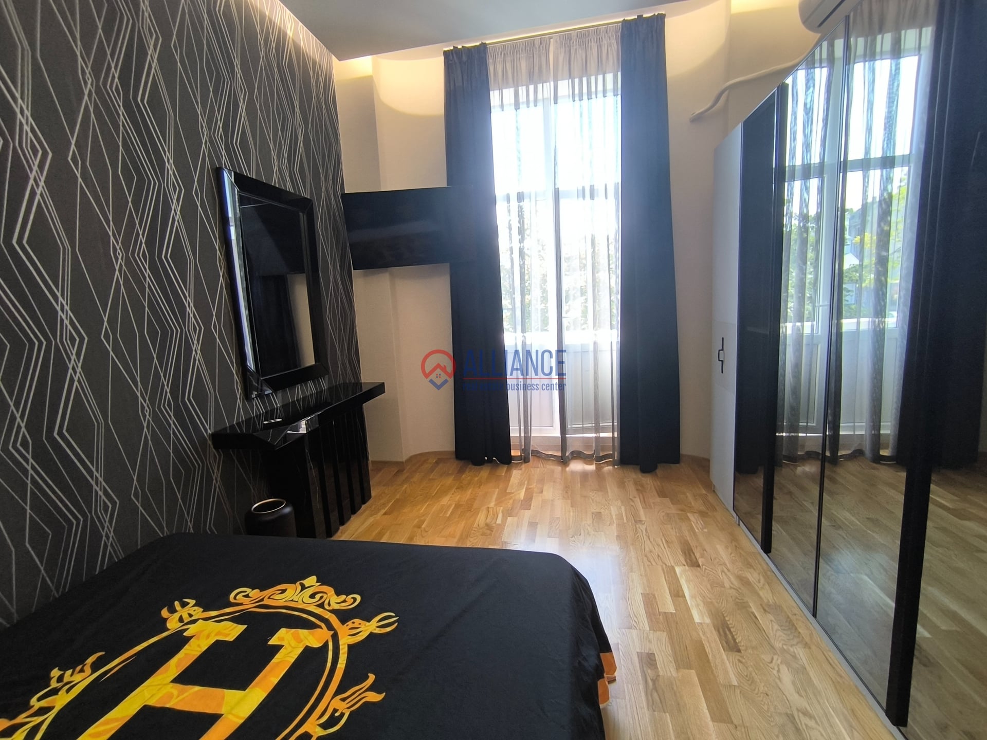 CENTRU HOTEL GRAND- Cladire de birouri emblematica ! - foto 33