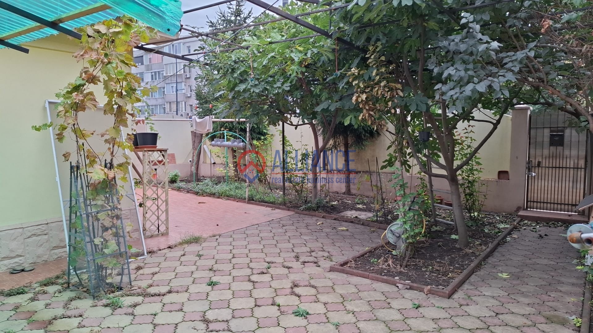 Km 5 – casă cu 3 camere, curte pavată și garaj separat - foto 4
