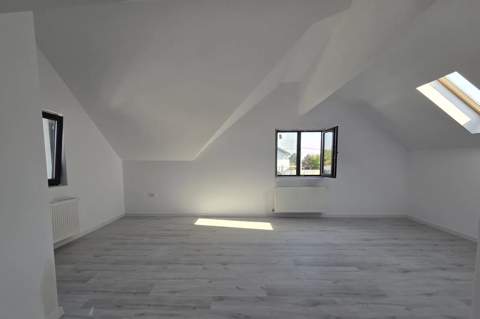 Vila Pe+M-5 camere-Vedere la Padurea Teghes-Domnesti - foto 3