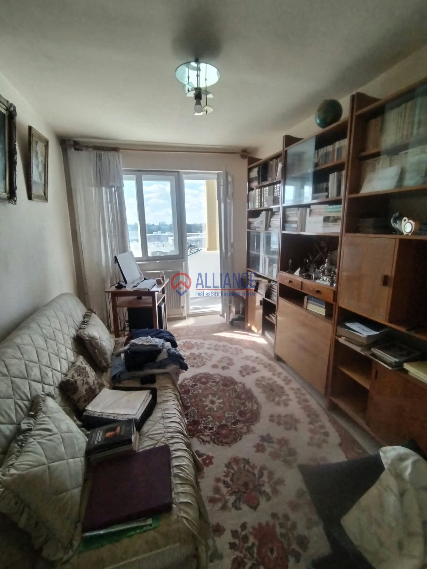 Casa De Cultura-Apartament  cu 4 camere liber - foto 2