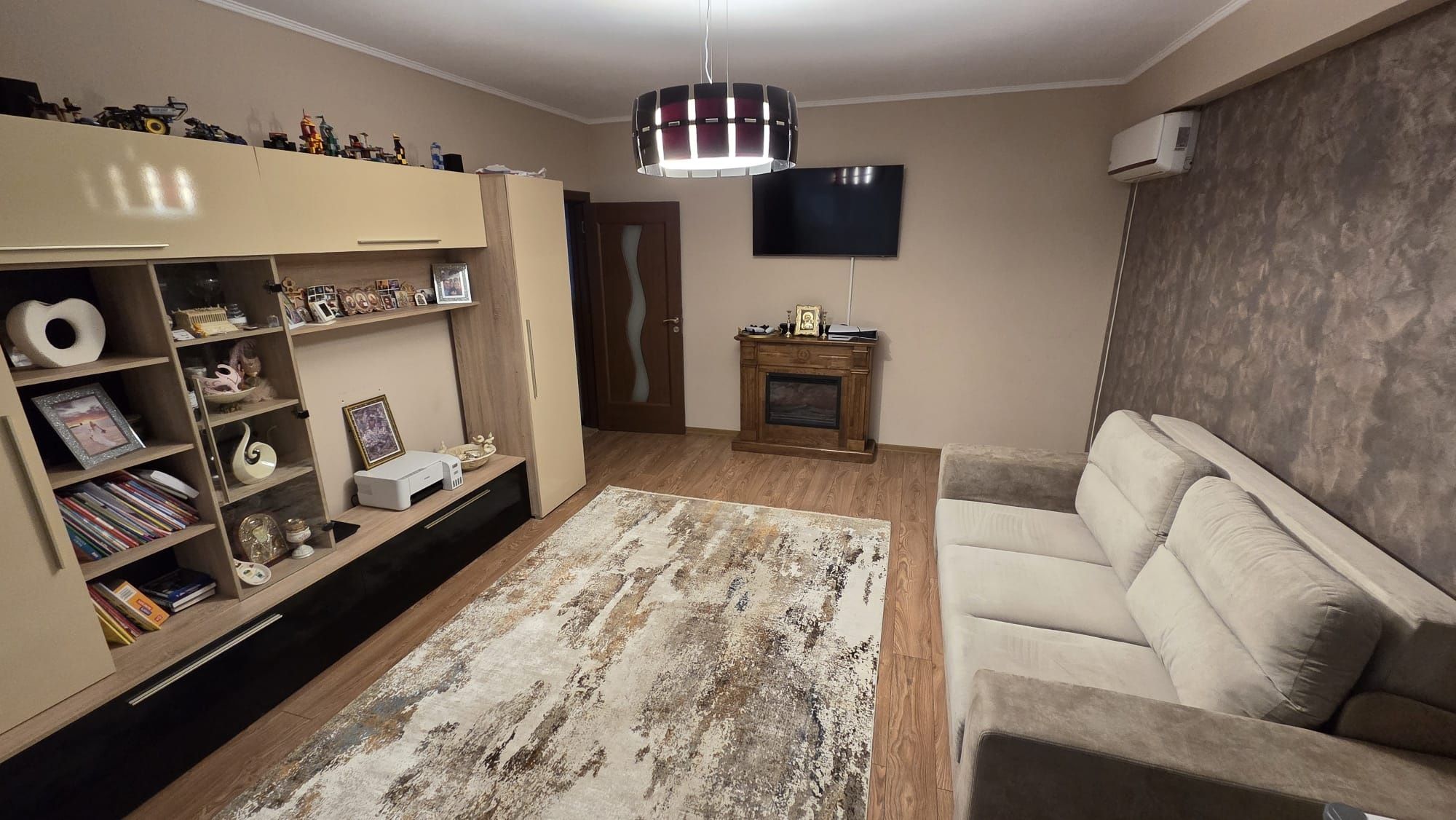Apartament decomandat 2 camere Parter înalt(H Ap porneste de la 2m de la sol)+Garaj, Regim de H al bl 3 etaje, Cartier Compozitori, Lidl Baba Novac