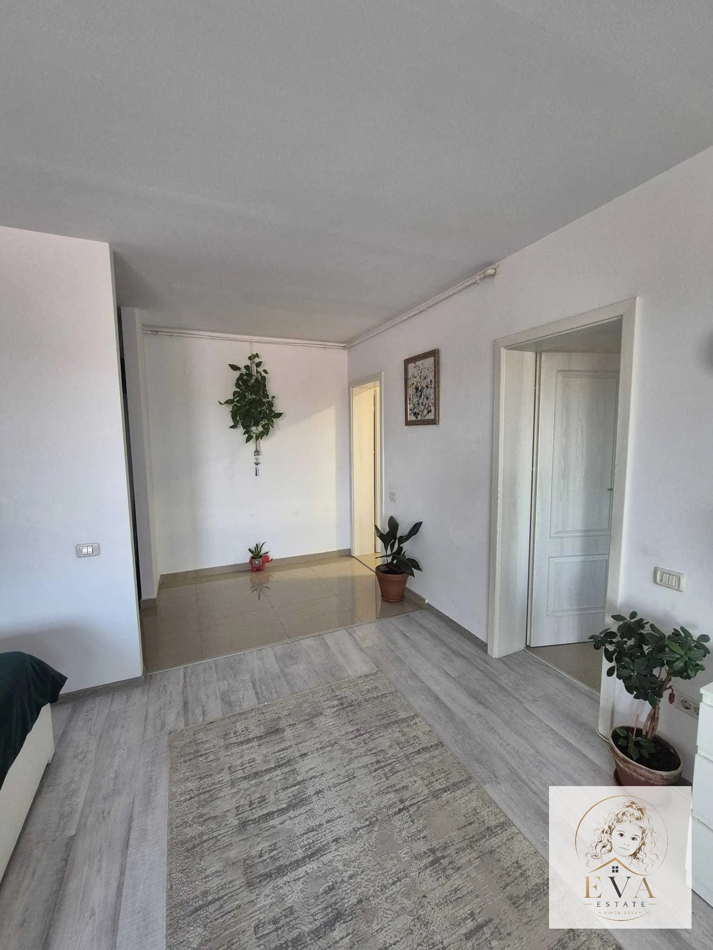 DE VÂNZARE – GARSONIERĂ 50 MP + LOC DE PARCARE - foto 2