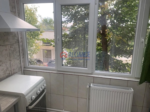 Inchiriez apartament 2 camere, zona Trocadero, 50 mp, centrala proprie - foto 3