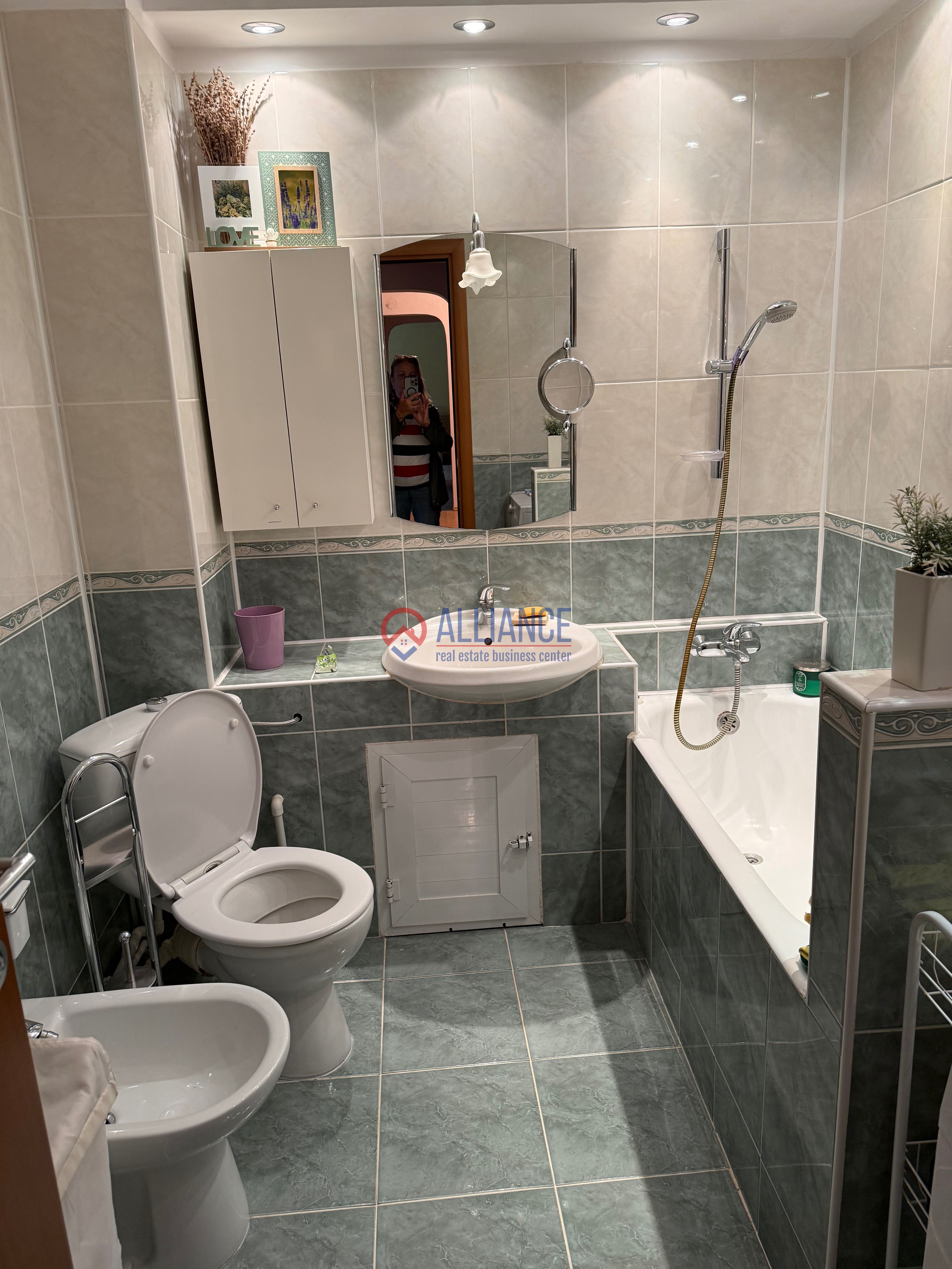 Închiriere apartament 3 camere - foto 3