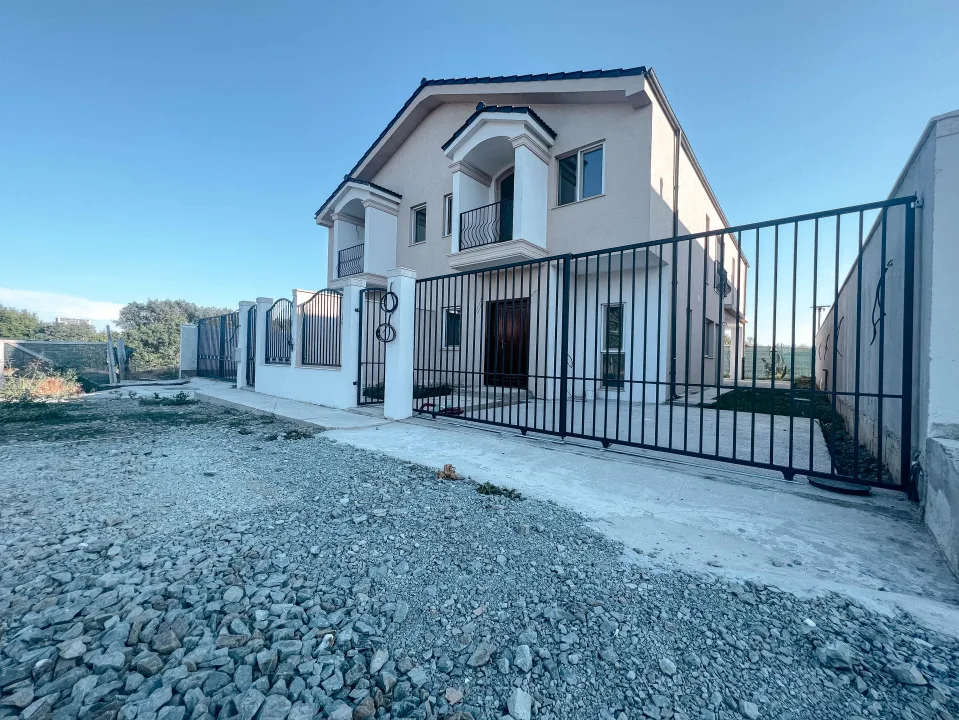 TOMIS PLUS (COD 05)Casa Premium Intr-un Cartier Nou  Liniste, - foto 2