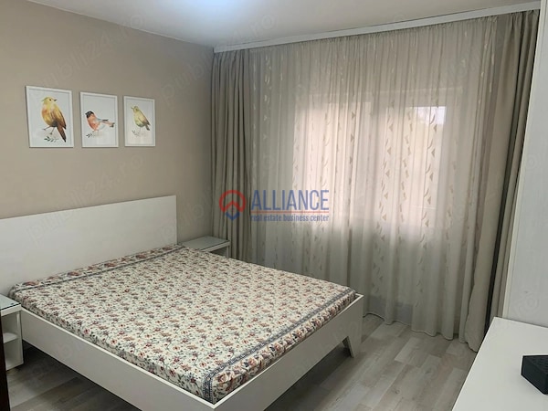 Inchiriez apartament 2 camere, zona Trocadero, 50 mp, centrala proprie - Imagine principala