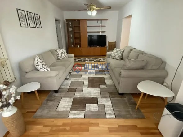 Inchiriez un apartament cu 3 camere,  Tomis 1, langa Spitalul Judetean Constanta. - foto 2