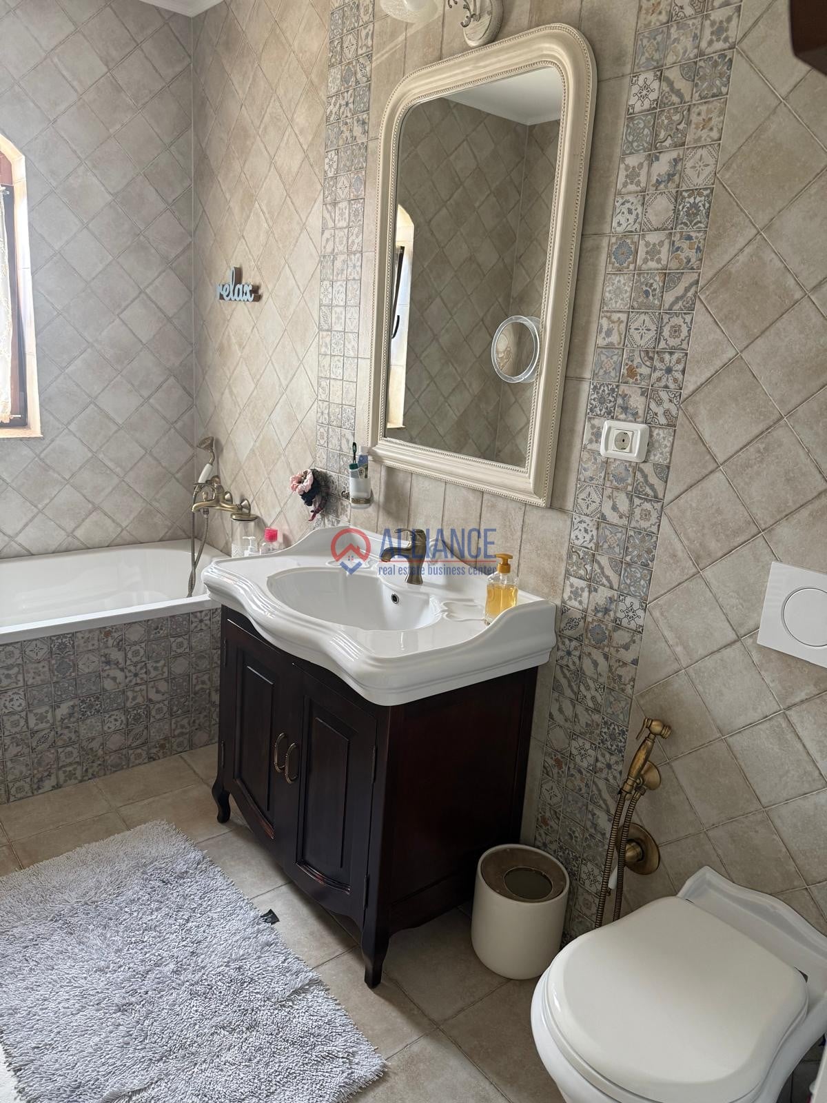 Vilă P+1 renovată complet în Cumpăna, teren 800 mp, garaj, șemineu și foișor - foto 16