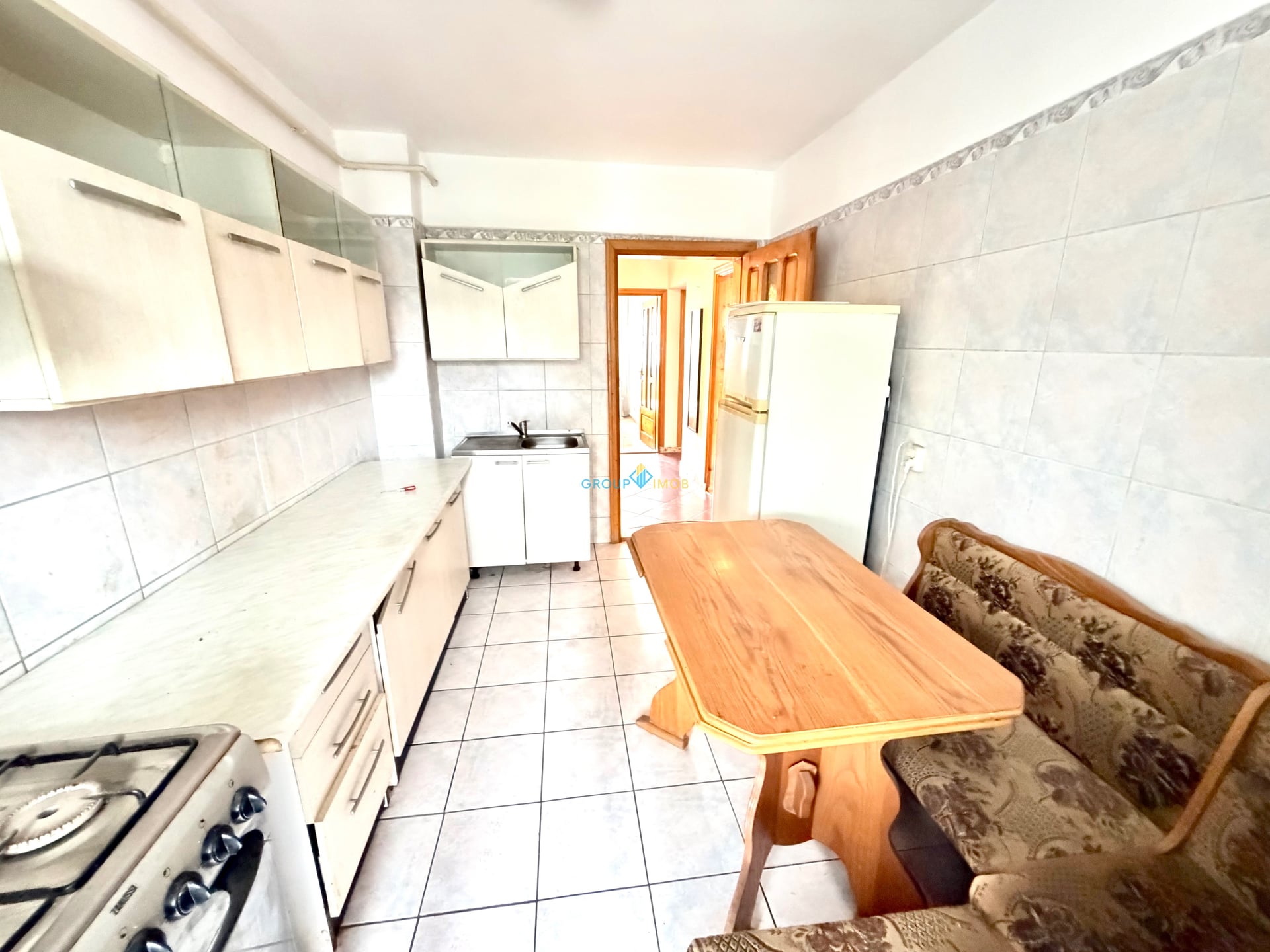 Apartament 3 camere decomandate, et. 4 cu șarpantă, strada Republicii, bloc 1980