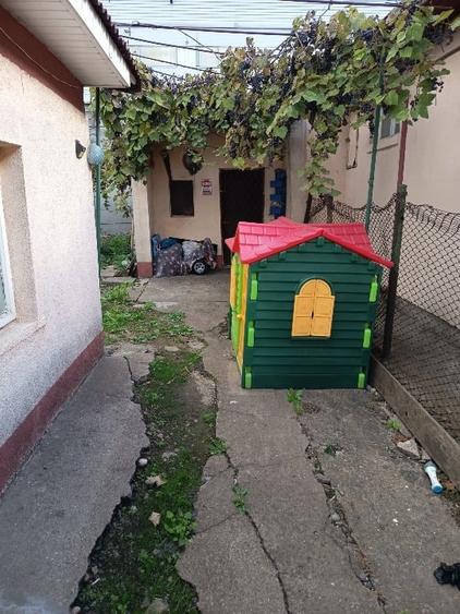 Palas – casă cu 3 camere, curte și foișor - foto 4