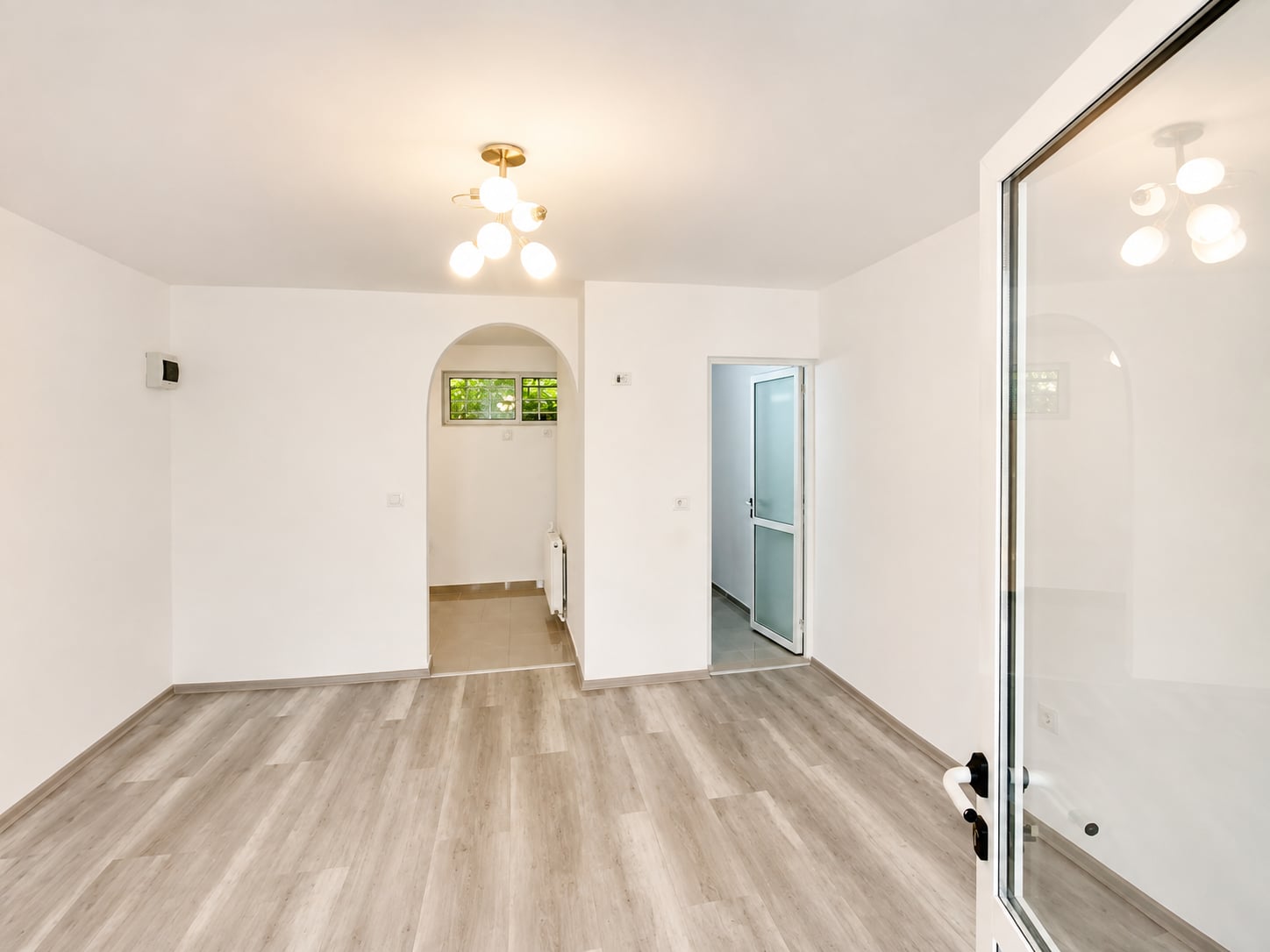 Garsonieră de vânzare, 30 mp, Zona Piața Centrală, curte privată/loc de parcare - foto 8