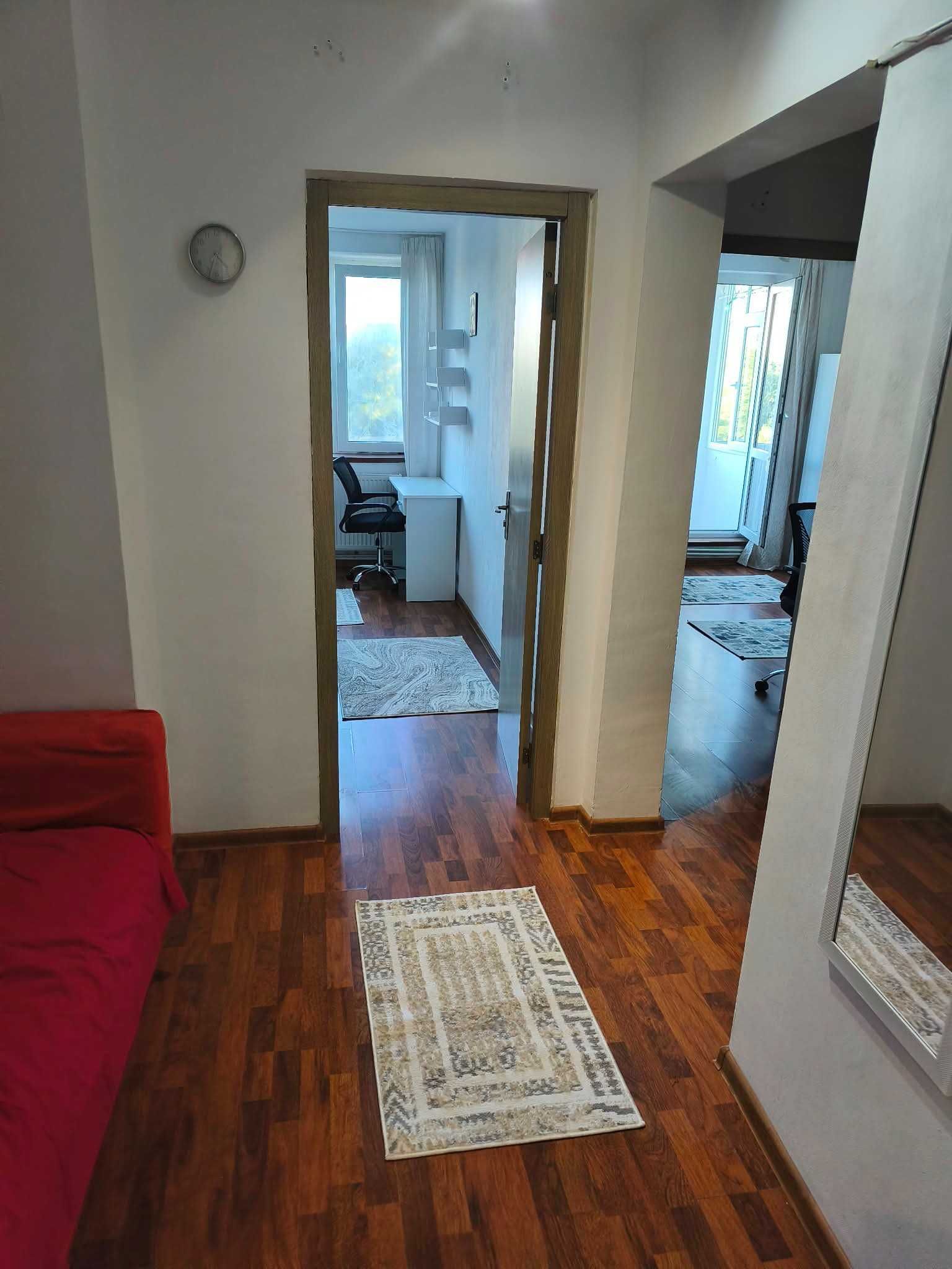 Închiriez apartament/Tomis Nord/380 e - foto 3