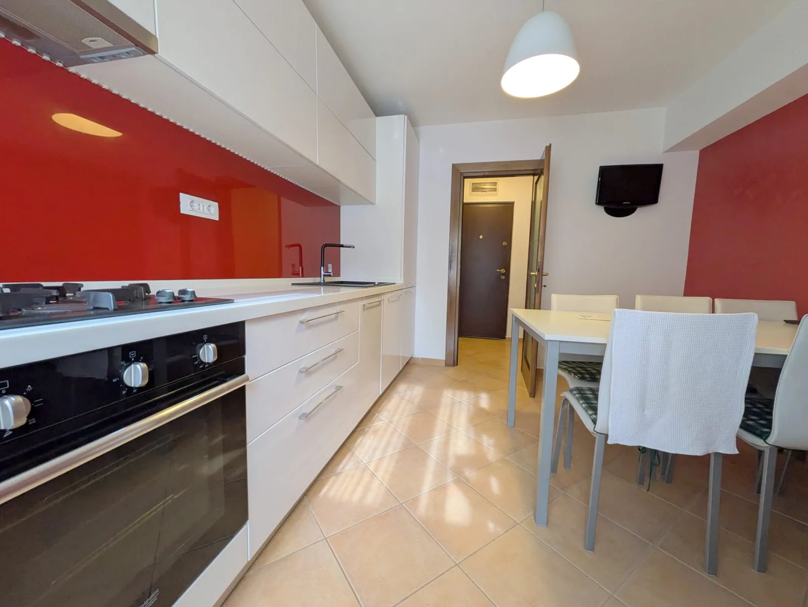 Apartament 3 cam, Decomandat, etaj 1/4, bloc 1991, mobilat & renovat L
