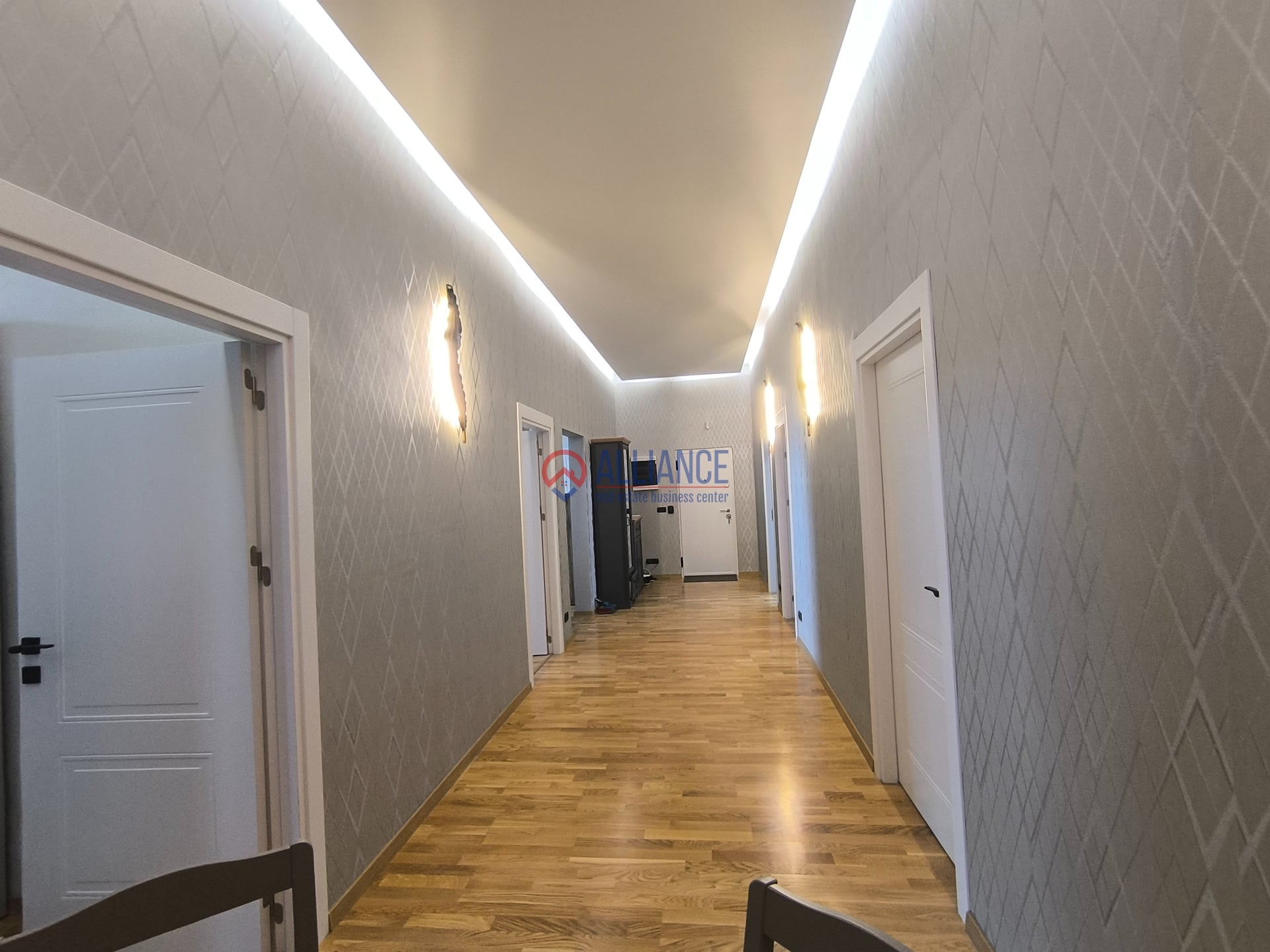 CENTRU HOTEL GRAND- Cladire de birouri emblematica ! - foto 47