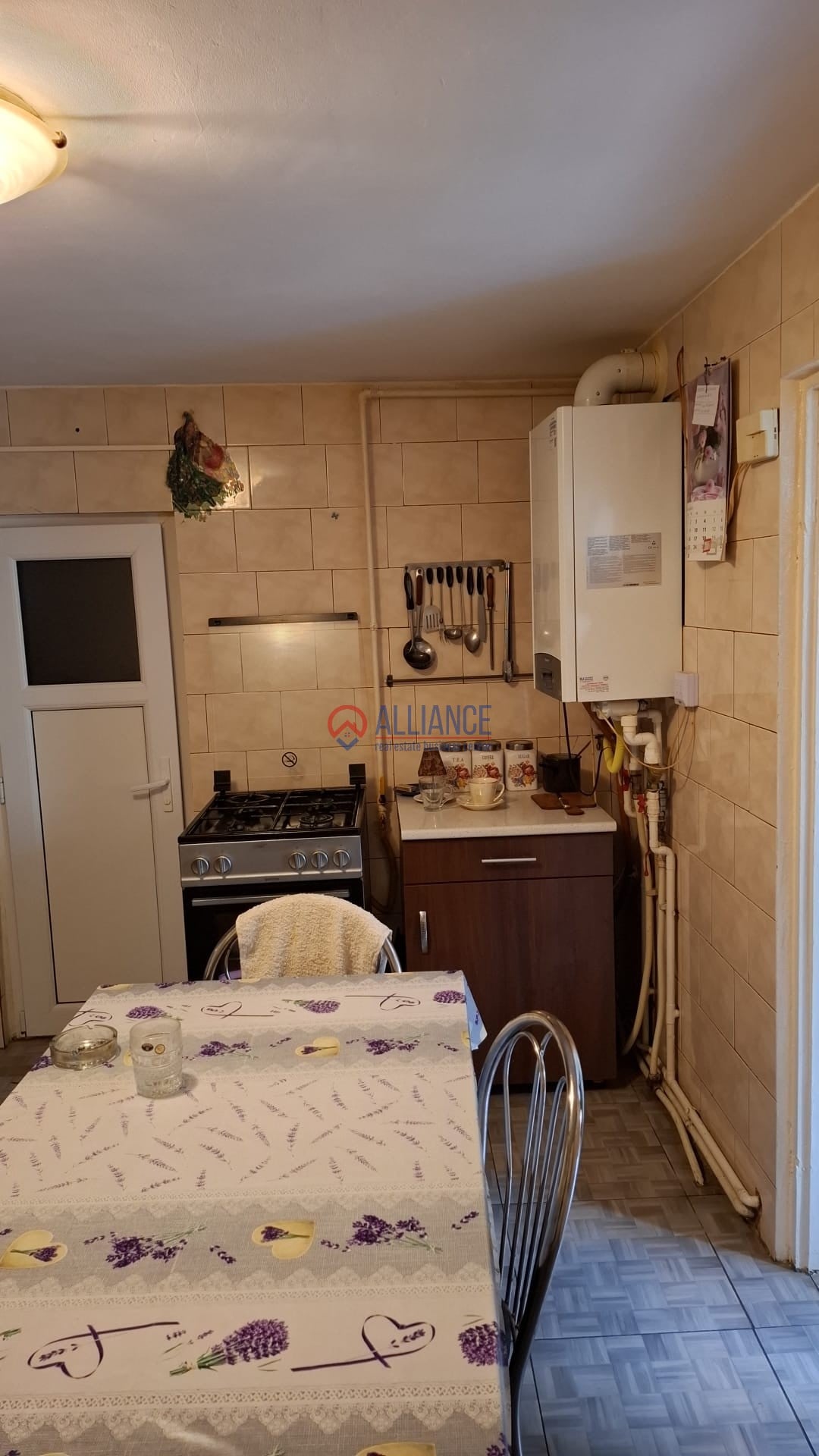 Stadion – casă cu 5 camere, mansardă și curte pavată - foto 5