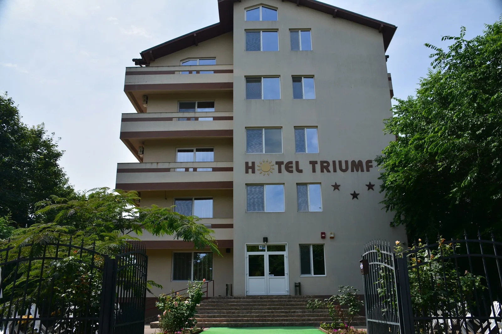 COSTINESTI  (COD10) - Pensiune de vanzare cu 48 de camere - foto 2