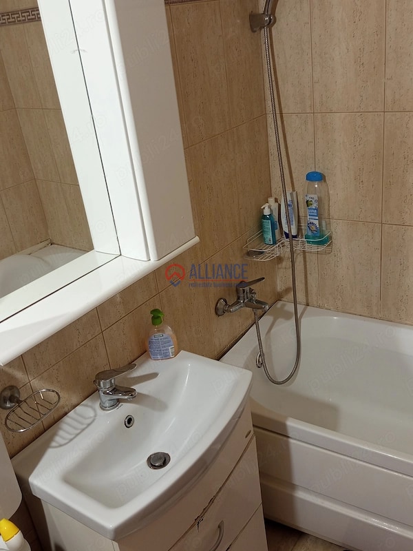 Inchiriez apartament 2 camere - foto 2