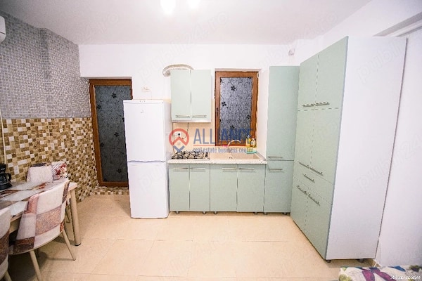 APARTAMENT cu 2 CAMERE Si CURTE PRIVATA - foto 3