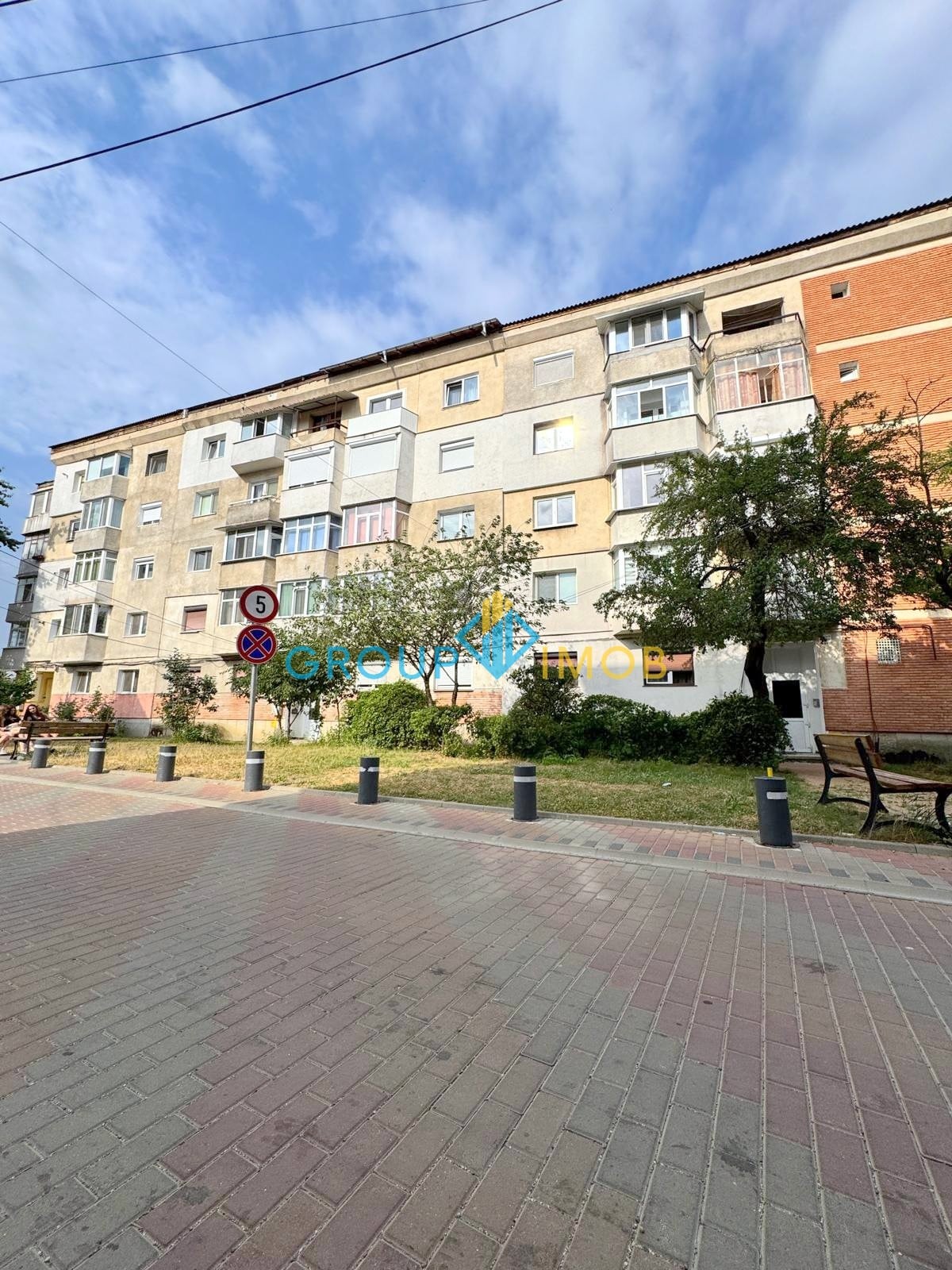 Piata Mioritei - Apartament 3 cam Decomandat, etaj 2/4, Mobilat, 3 Balcoane