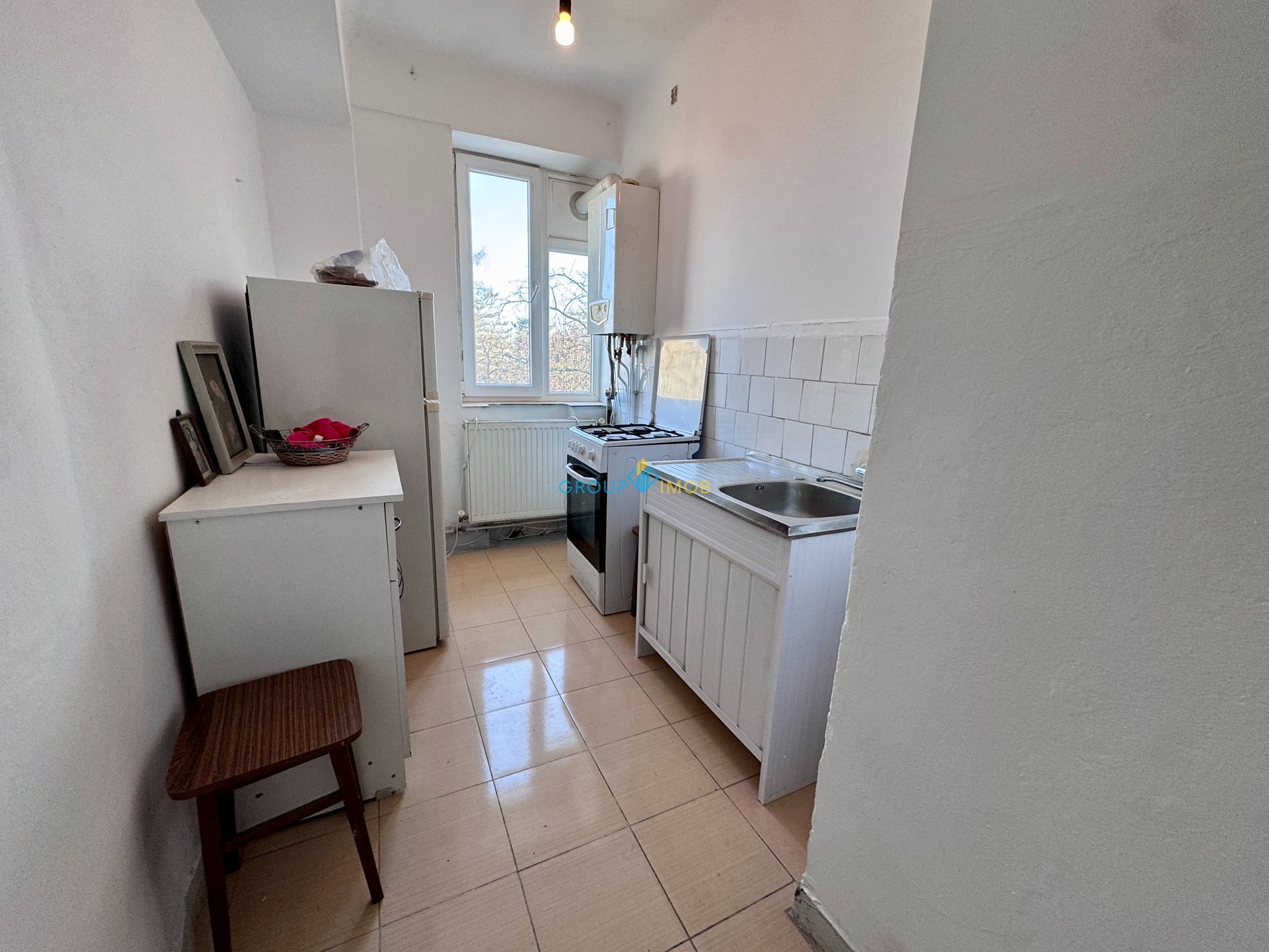 Centru - Hotel Decebal. Apartament 2 cam, etaj 3, cu centrala proprie si balcon