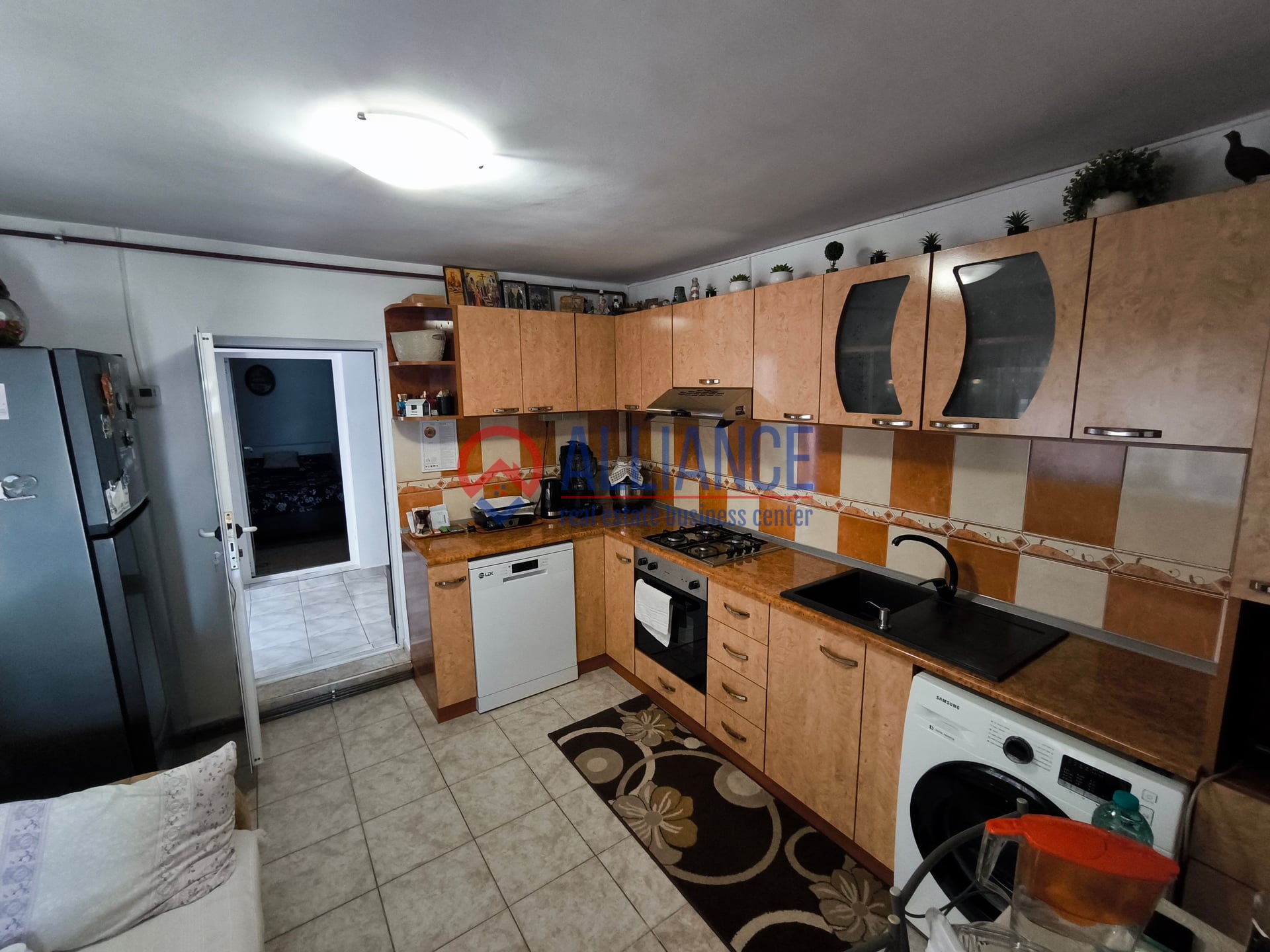 VIILE NOI - casa cu o curte generoasa disponibila imediat - foto 4