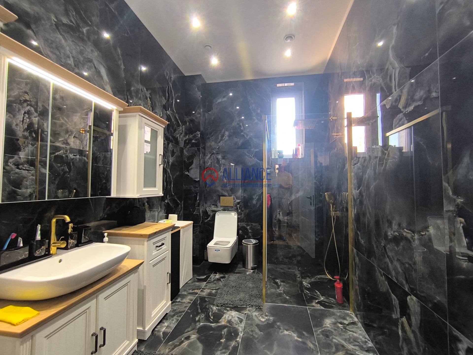 CENTRU HOTEL GRAND- Cladire de birouri emblematica ! - foto 46