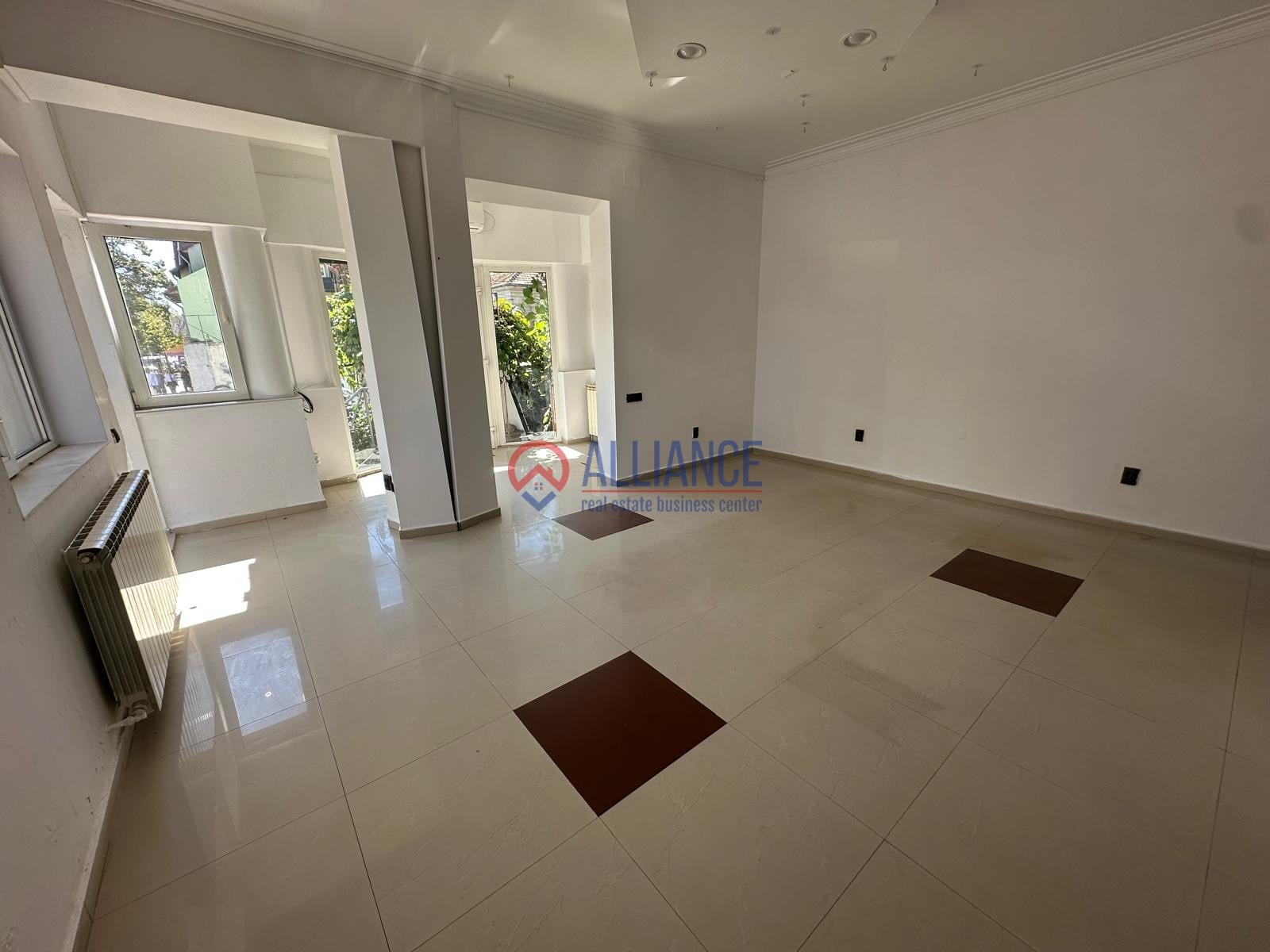 Închiriez spatiu comercial pe Mircea, Stradal, 60 mp - foto 2