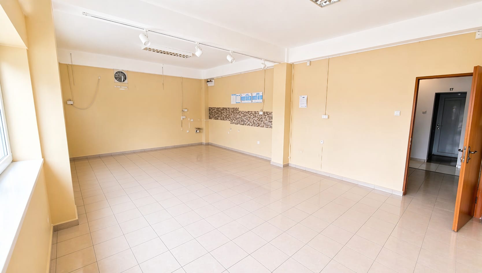 Interioara 3 - Spatiu comercial suprafata 38 mp - foto 3