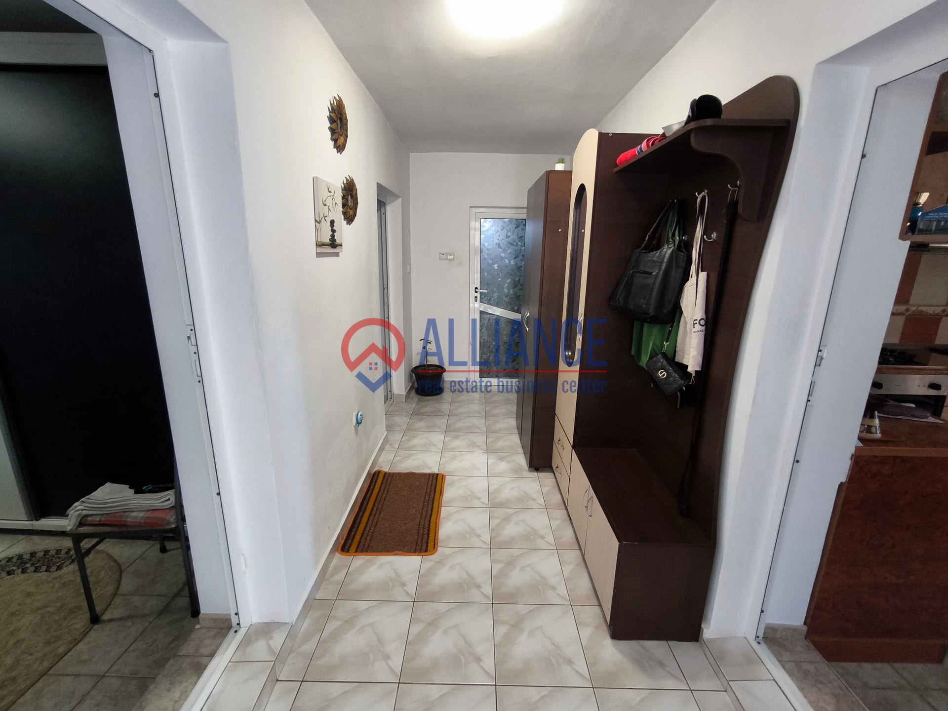 VIILE NOI - casa cu o curte generoasa disponibila imediat - foto 16