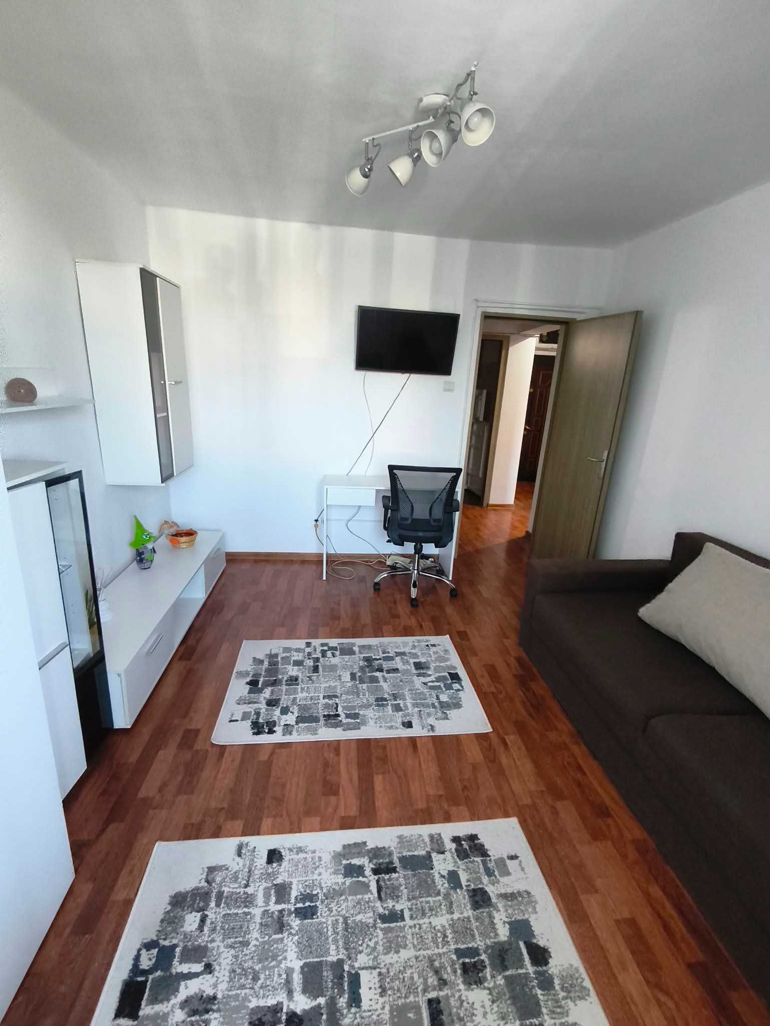 Închiriez apartament/Tomis Nord/380 e - foto 4