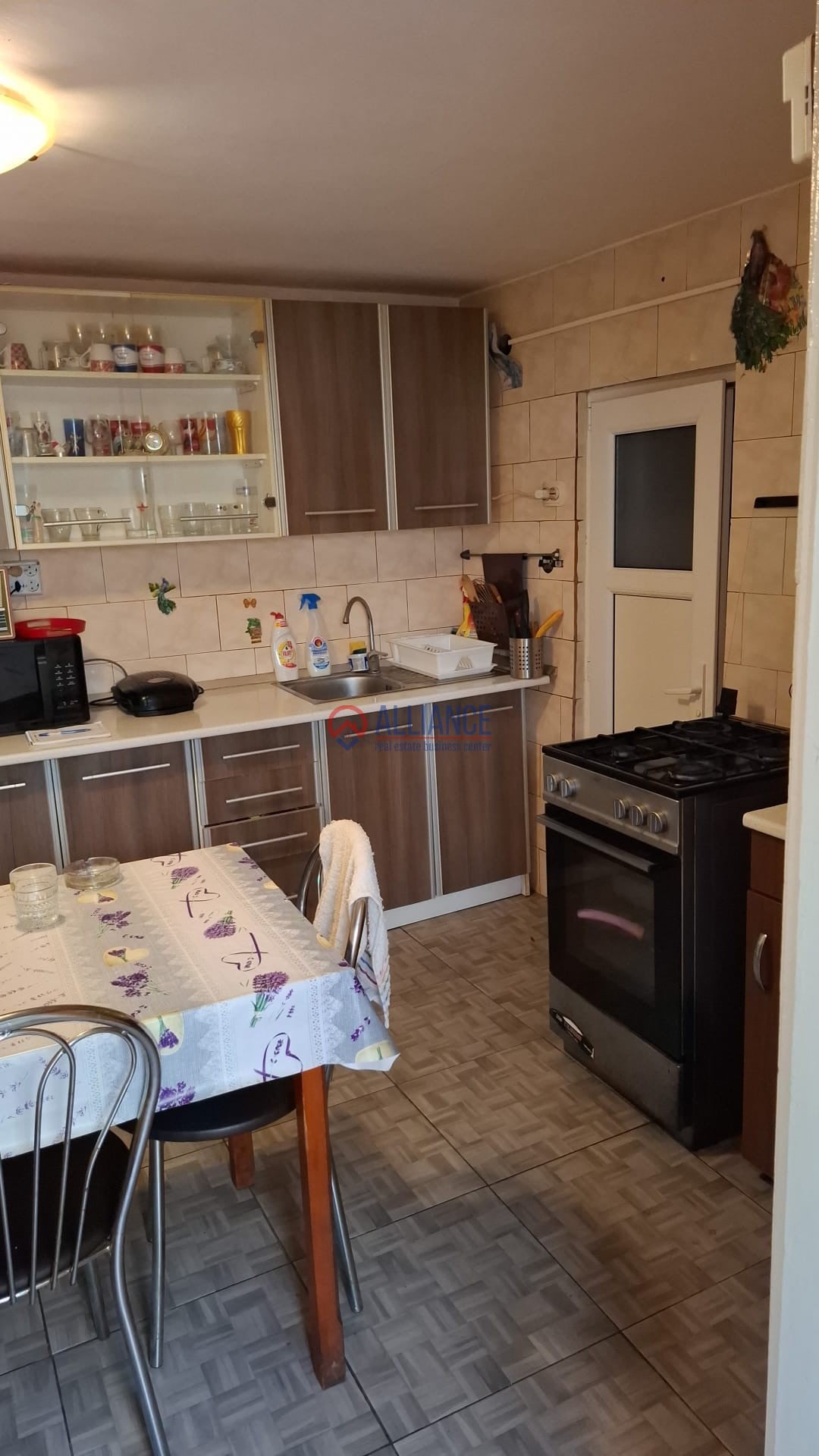 Stadion – casă cu 5 camere, mansardă și curte pavată - foto 4