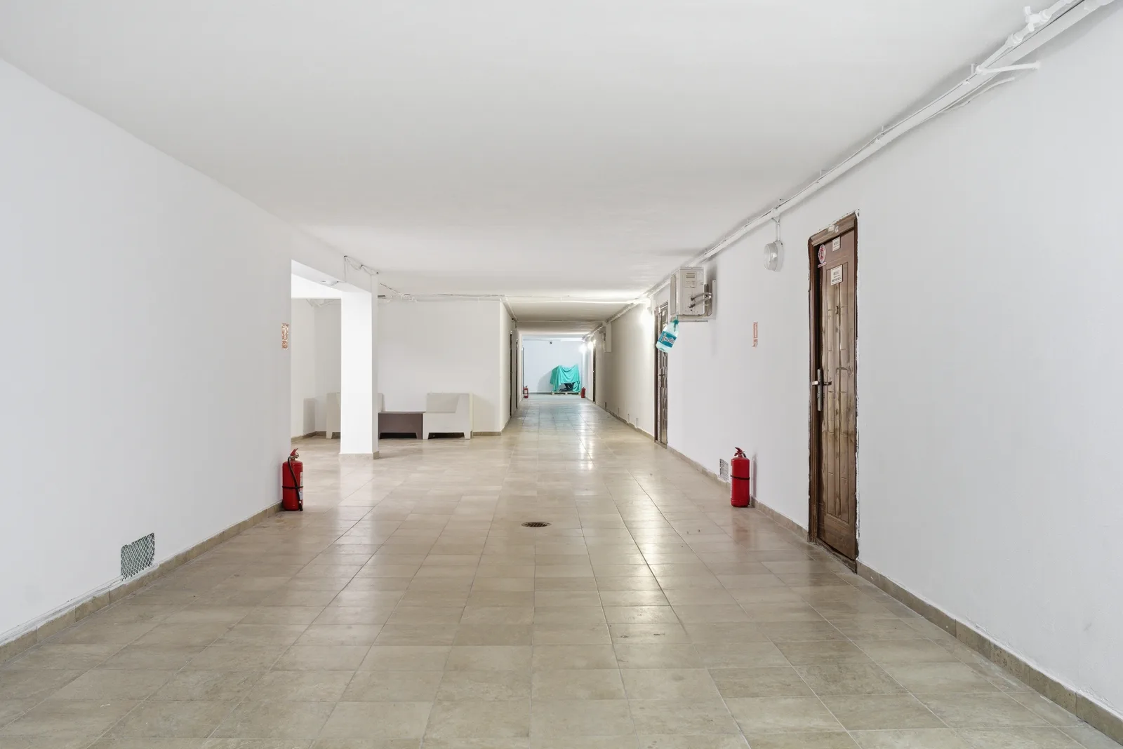 FALEZA NORD cladire multifunctionala 4600 mp cu acces din Bdul Mamaia! - foto 5