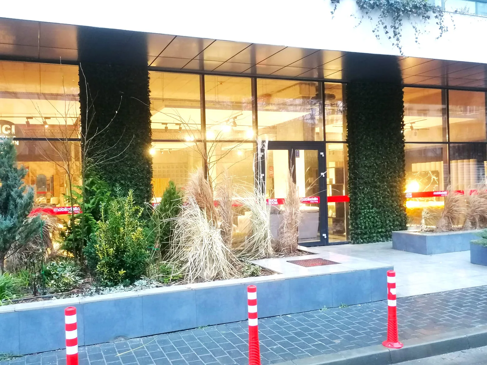 Spatiu comercial de inchiriat- (cod10)- EUROMATERNA - foto 2