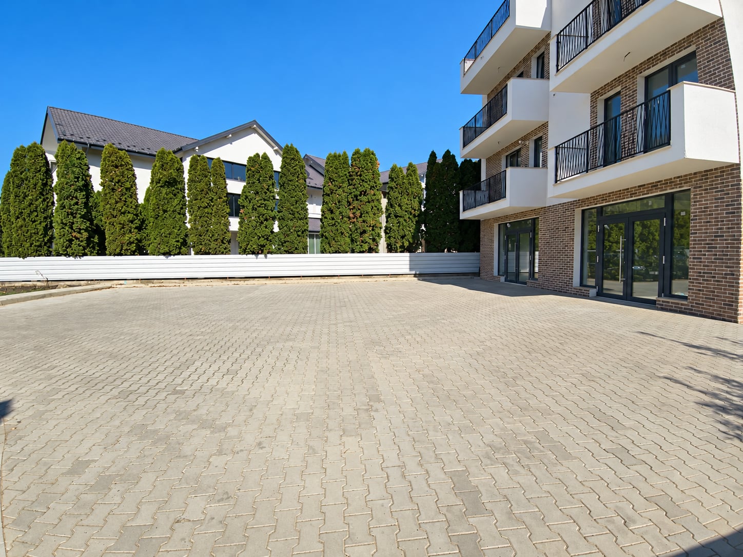 Spațiu comercial și birouri de închiriat – Strada Humorului, Suceava - Imagine principala