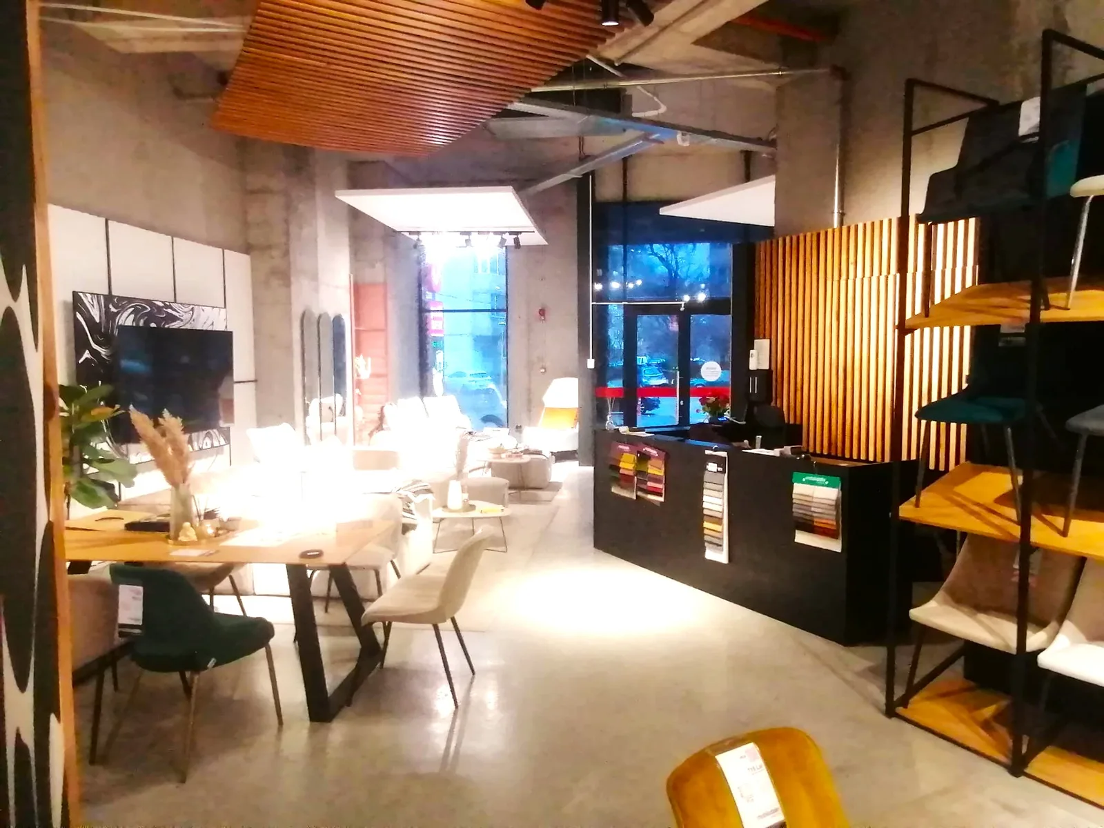Spatiu comercial de inchiriat- (cod10)- EUROMATERNA - foto 11