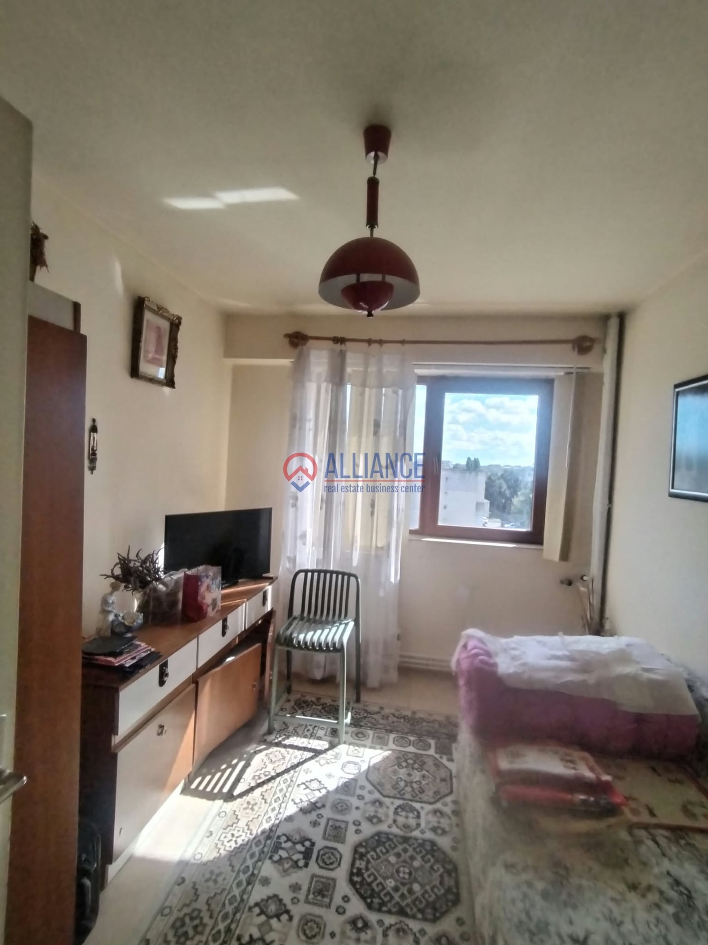Casa De Cultura-Apartament  cu 4 camere liber - foto 4