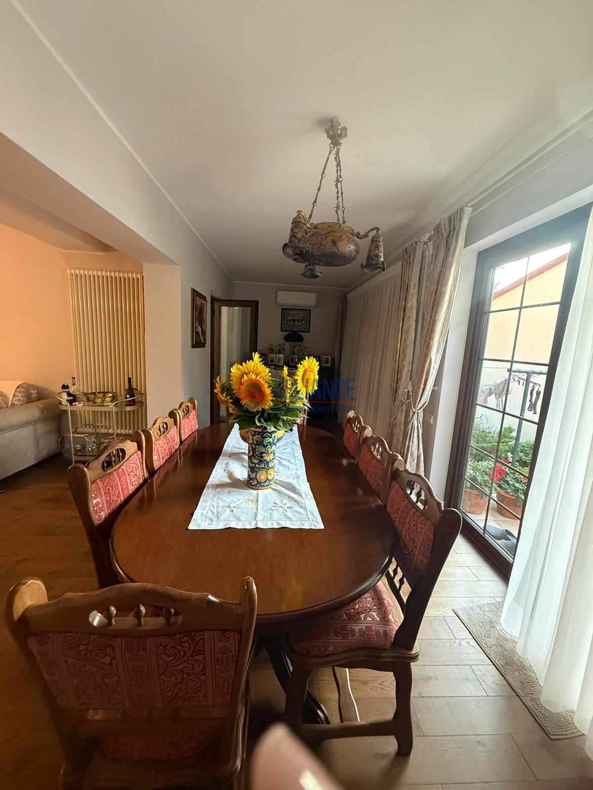 Vilă P+1 renovată complet în Cumpăna, teren 800 mp, garaj, șemineu și foișor - foto 10