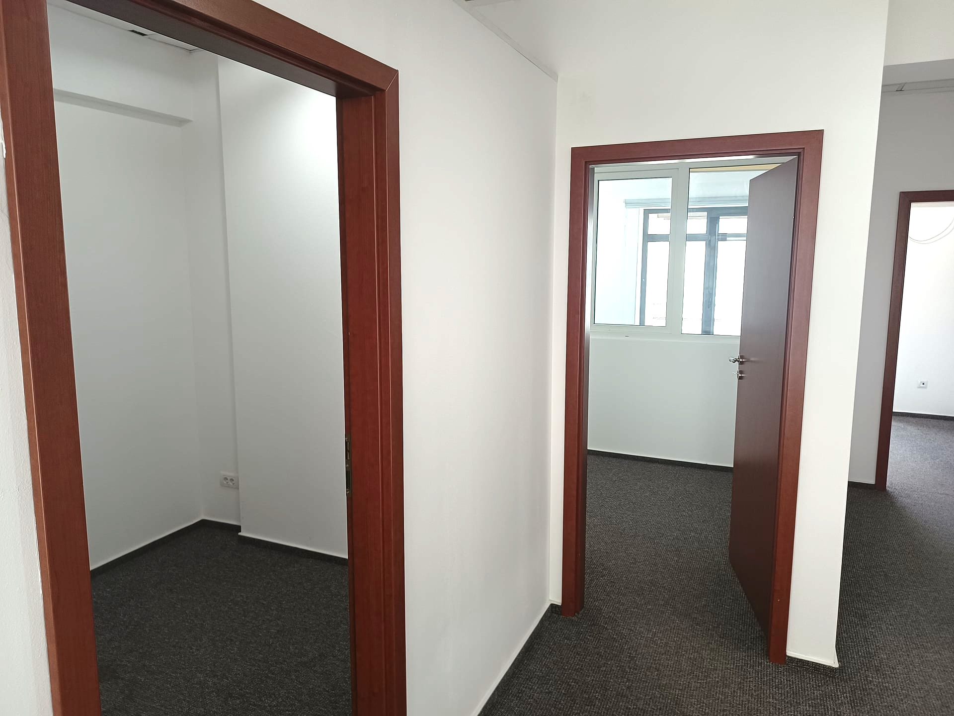 Unirii spatii de birouri / Piata Alba Iulia - foto 4