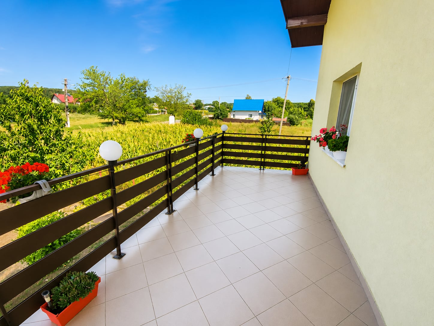 Vilă P+1 de vânzare în Vârfu Câmpului | 1.082 mp teren | Garaj 60 mp - foto 2