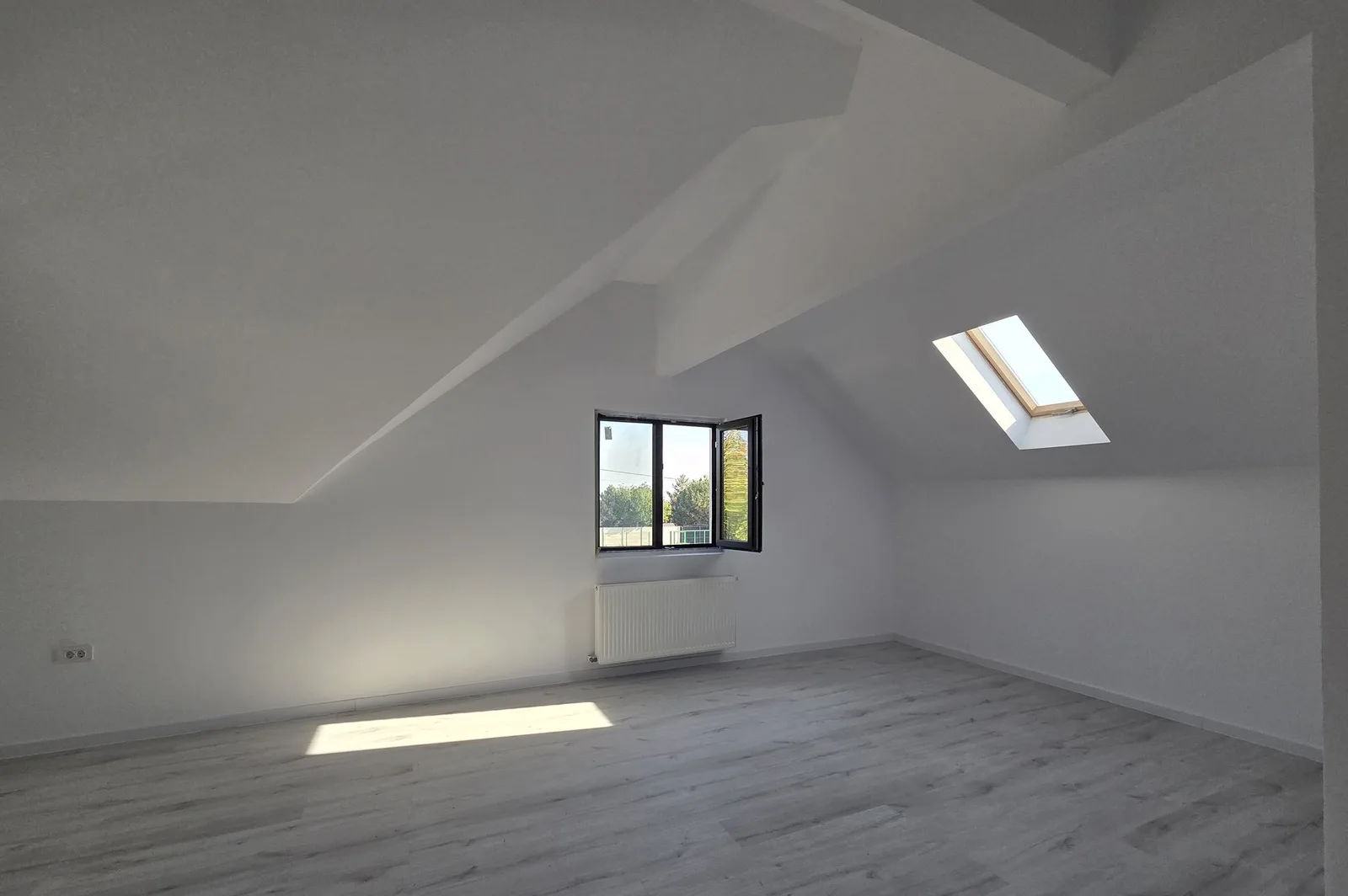 Vila Pe+M-5 camere-Vedere la Padurea Teghes-Domnesti - foto 7