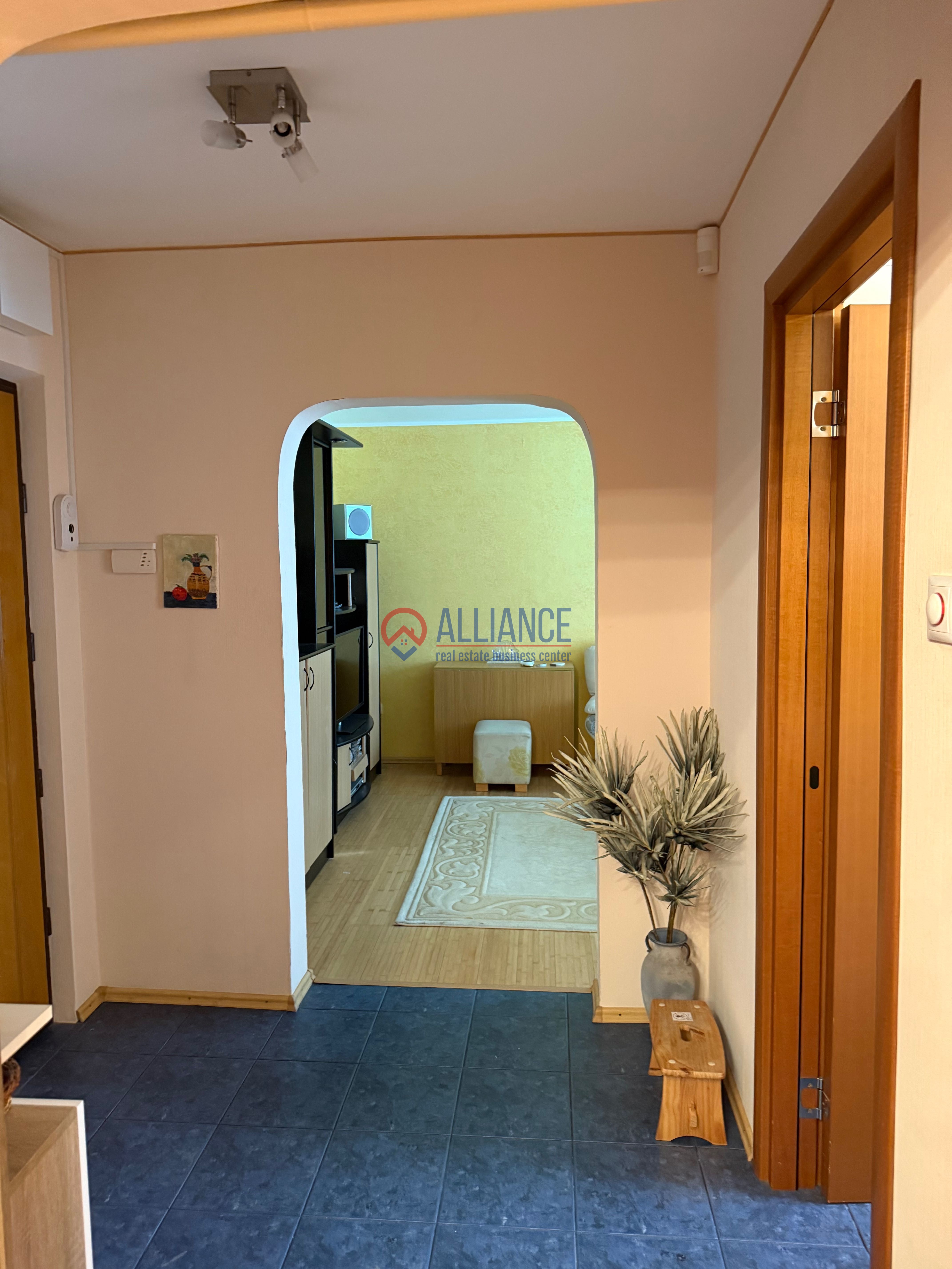 Închiriere apartament 3 camere - foto 2