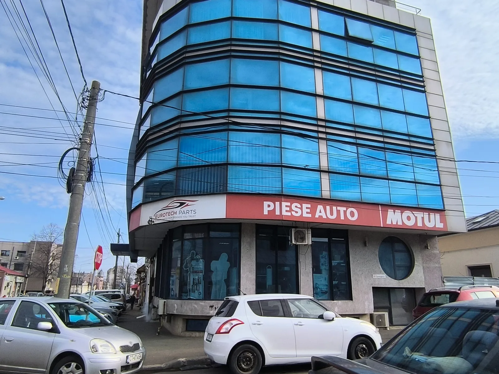CENTRU ATELIERELOR -Spatiu comercial cu suprafata vitrata mare - foto 18