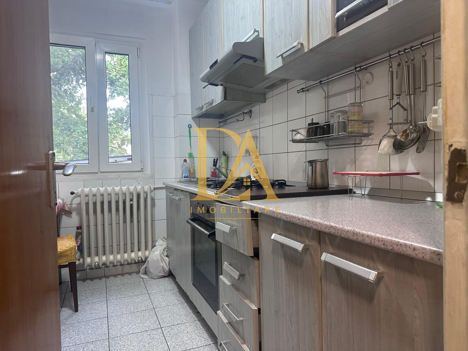 Apartament 3 camere de renovat | Zonă verde și liniștită Brancoveanu
