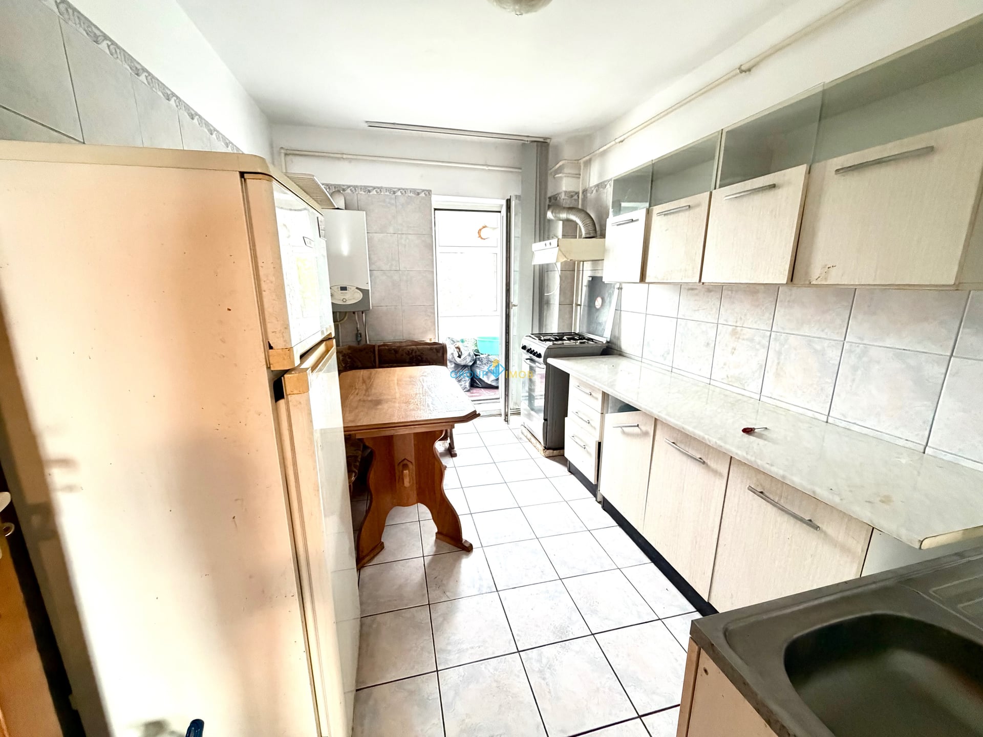 Apartament 3 camere decomandate, et. 4 cu șarpantă, strada Republicii, bloc 1980