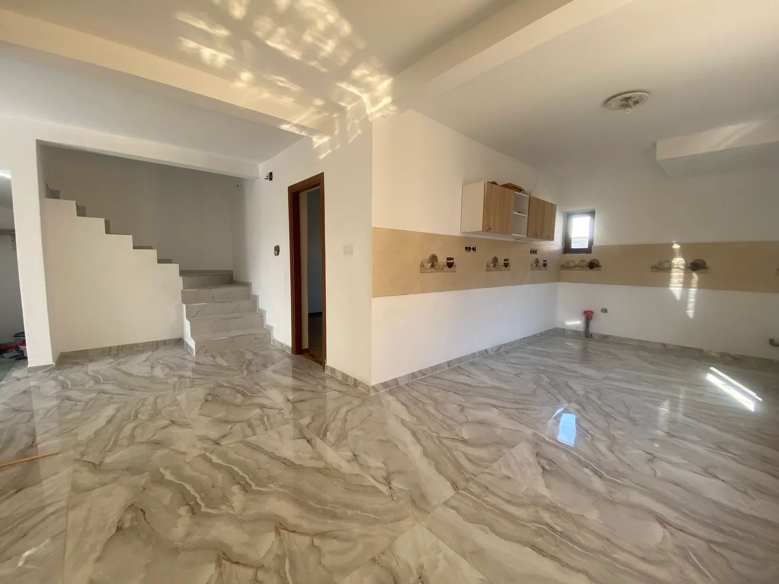 VALU LUI TRAIAN(COD 07) -Casa P+M 5 camere cu teren de 300 mp - Imagine principala