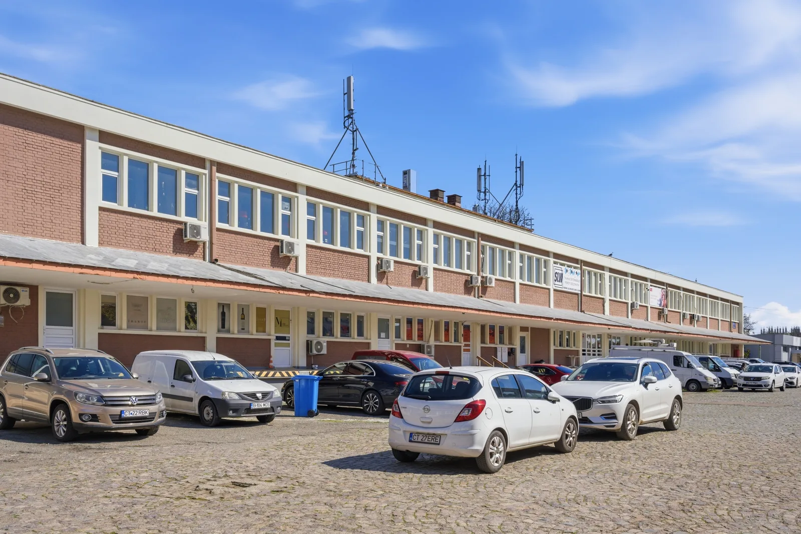 FALEZA NORD cladire multifunctionala 4600 mp cu acces din Bdul Mamaia! - foto 3
